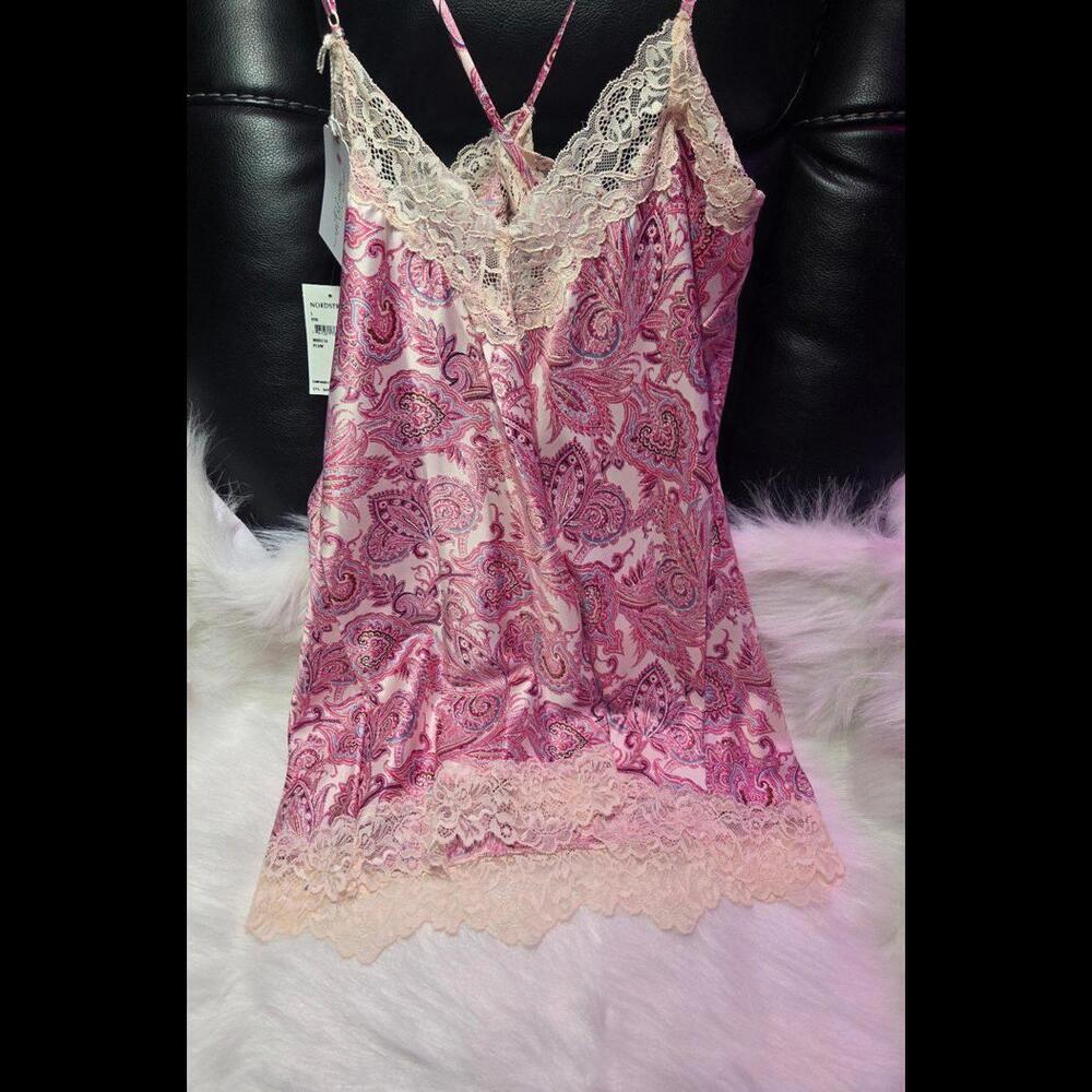"In Bloom" By Jonquil Size Large NWT